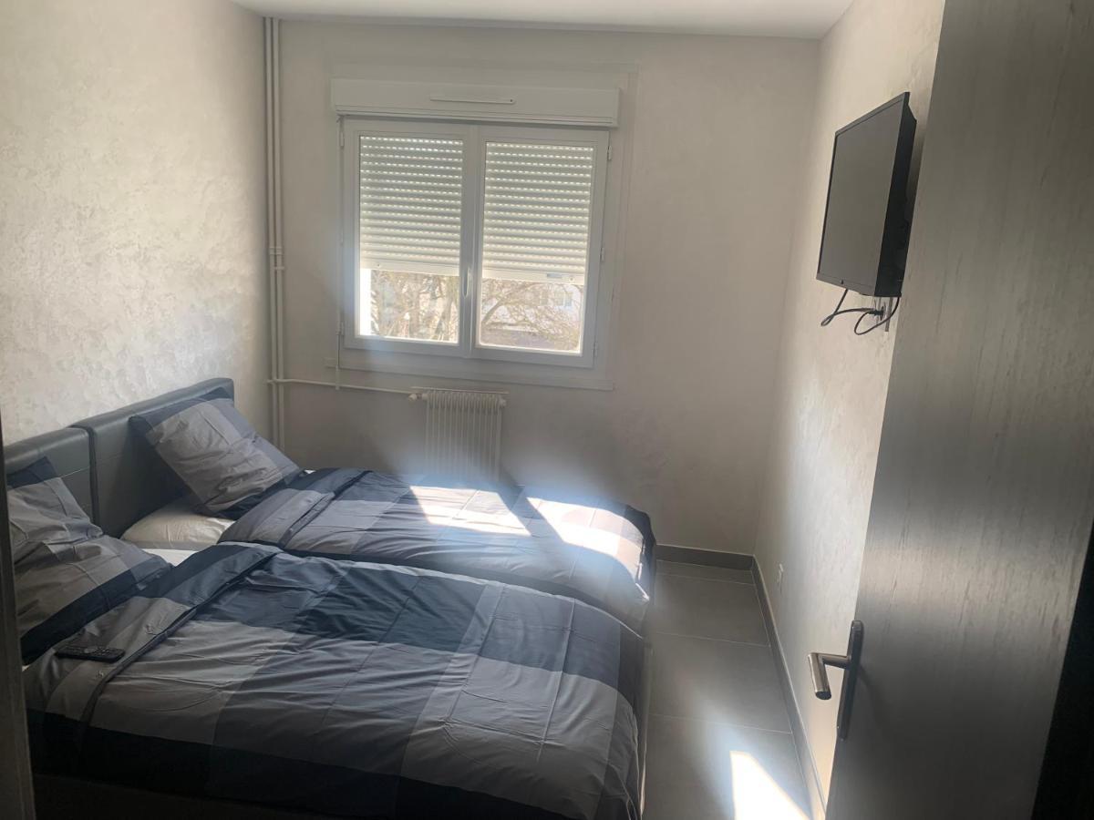 F3 Appartement 2 Chambre Un Salon Avec Wifi Saint-Jean-de-la-Ruelle Exterior foto